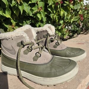 Nike Woodside Chukka 2 - SIZE 8 WOMEN